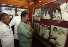 பெருந்தலைவர் வீட்டில் பேரன்! காமராசர் வாழ்ந்த விருதுநகர் இல்லத்தைப் பார்வையிட்ட சீமான் நெகிழ்ச்சி